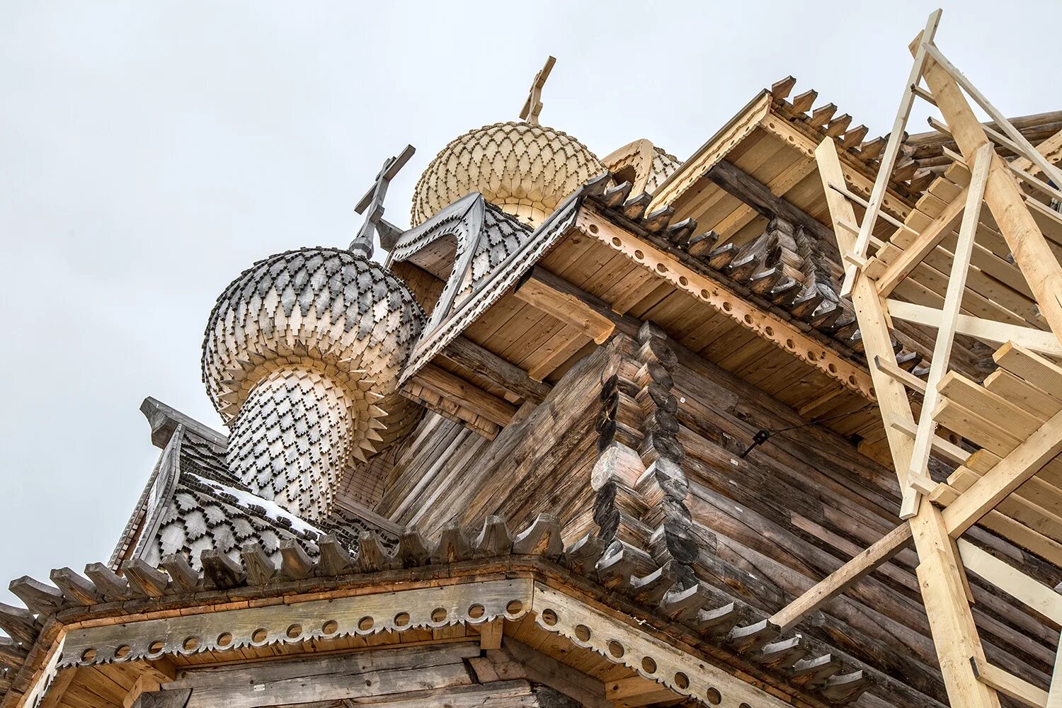 Церковь преображения в кижах стиль. Церковь преображения в кижах стиль. Преображенская церковь на острове кижи. Церковь преображения господня на острове кижи. Церковь преображения господня на острове кижи.