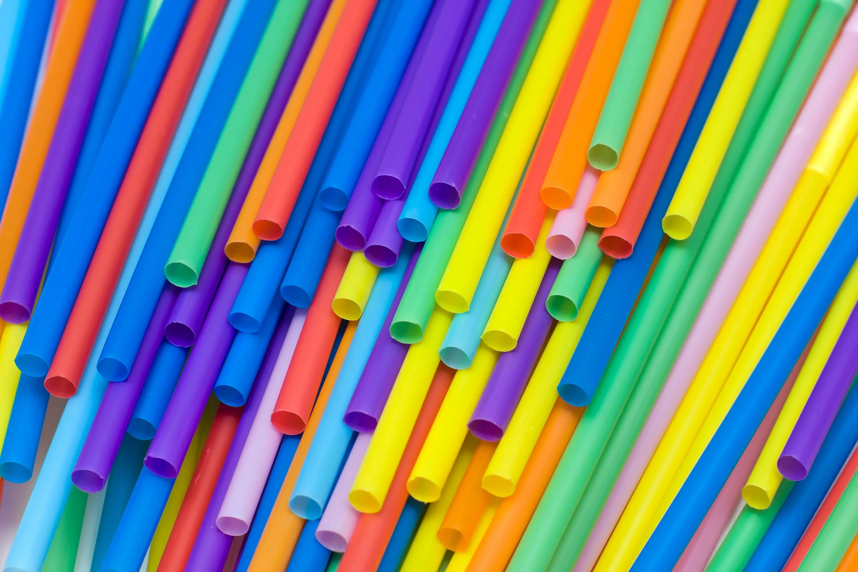 Как выглядят трубочки. Пластиковые трубочки. Коктейльные трубочки. Разноцветные трубочки. Пластиковые Соломинки.