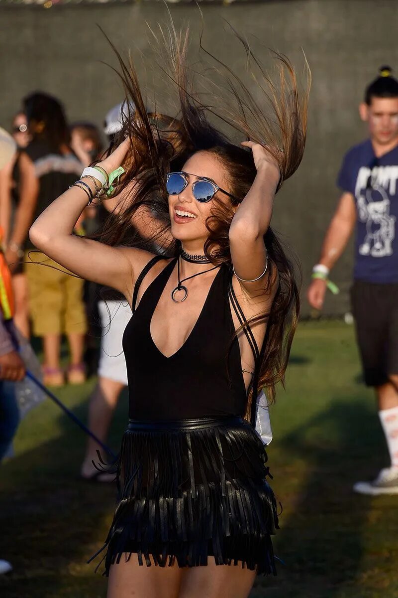 Festival девочка. Девушка фестиваль фото 4k. Самые красивые девушки с фестивалей. Пивной фестиваль в германии октоберфест. Коачелла.