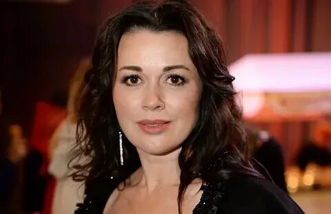 Подиумдағы жалаңаш писькилер