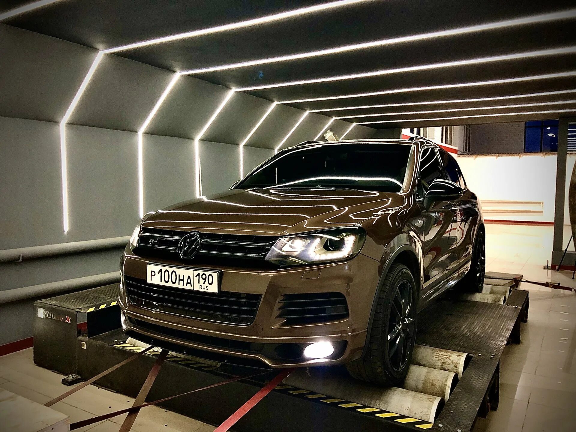 Vw touareg 2007 tuning. Volkswagen touareg 2005 обвес. Черный volkswagen touareg 2013. Volkswagen touareg r-line. Тюнинг тюнинг туарег 3.