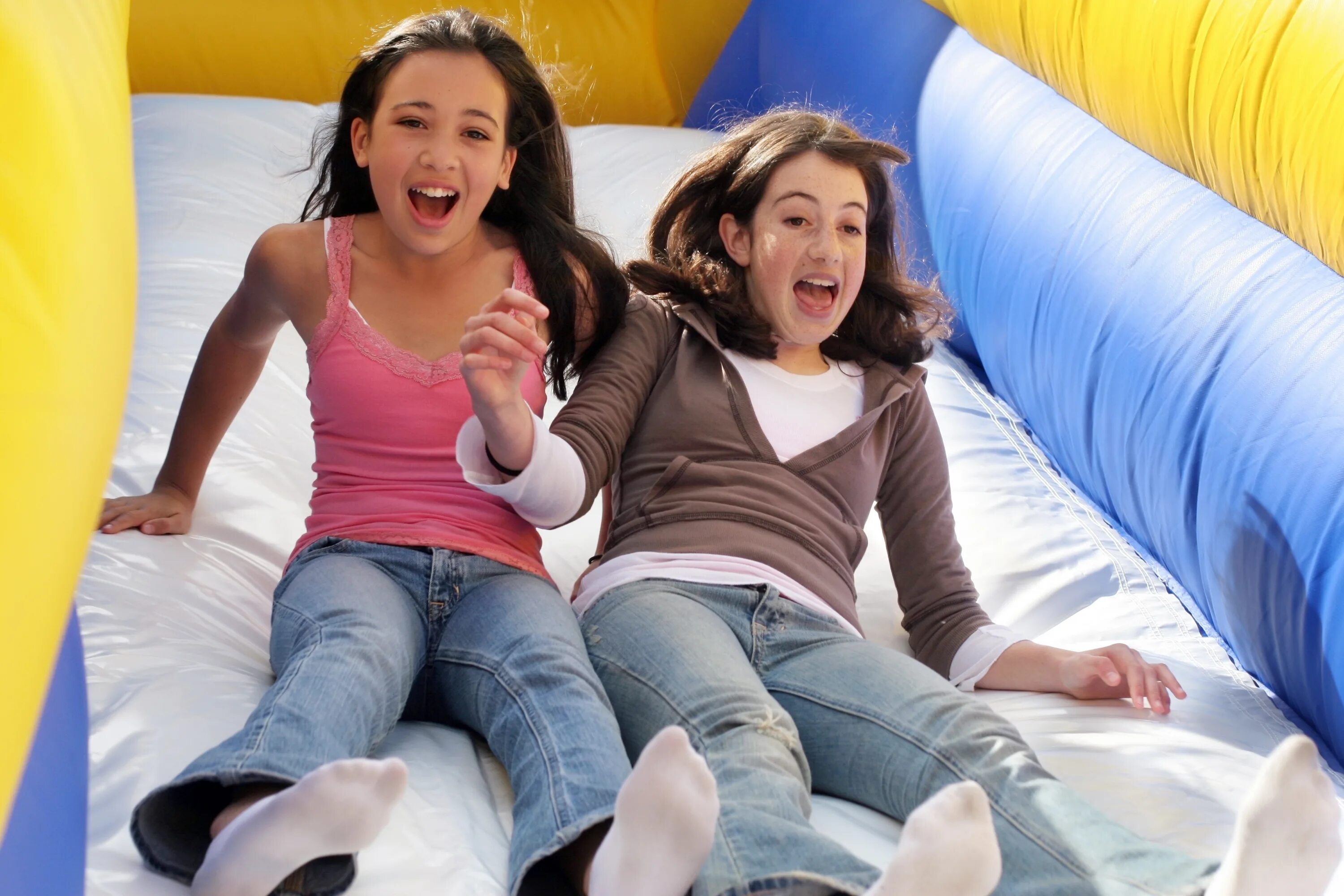 Young having fun. Потехи сестры. Мама с дочкой прыгают. Girls have fun. Girls having fun indoors.