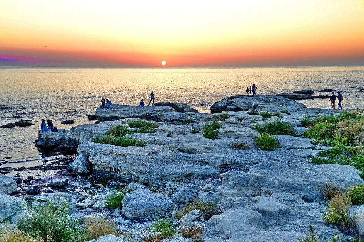 Море в казахстане какое название. Каспийское море актау. актау берег каспия. каспий актау. каспийское море казахстан актау.