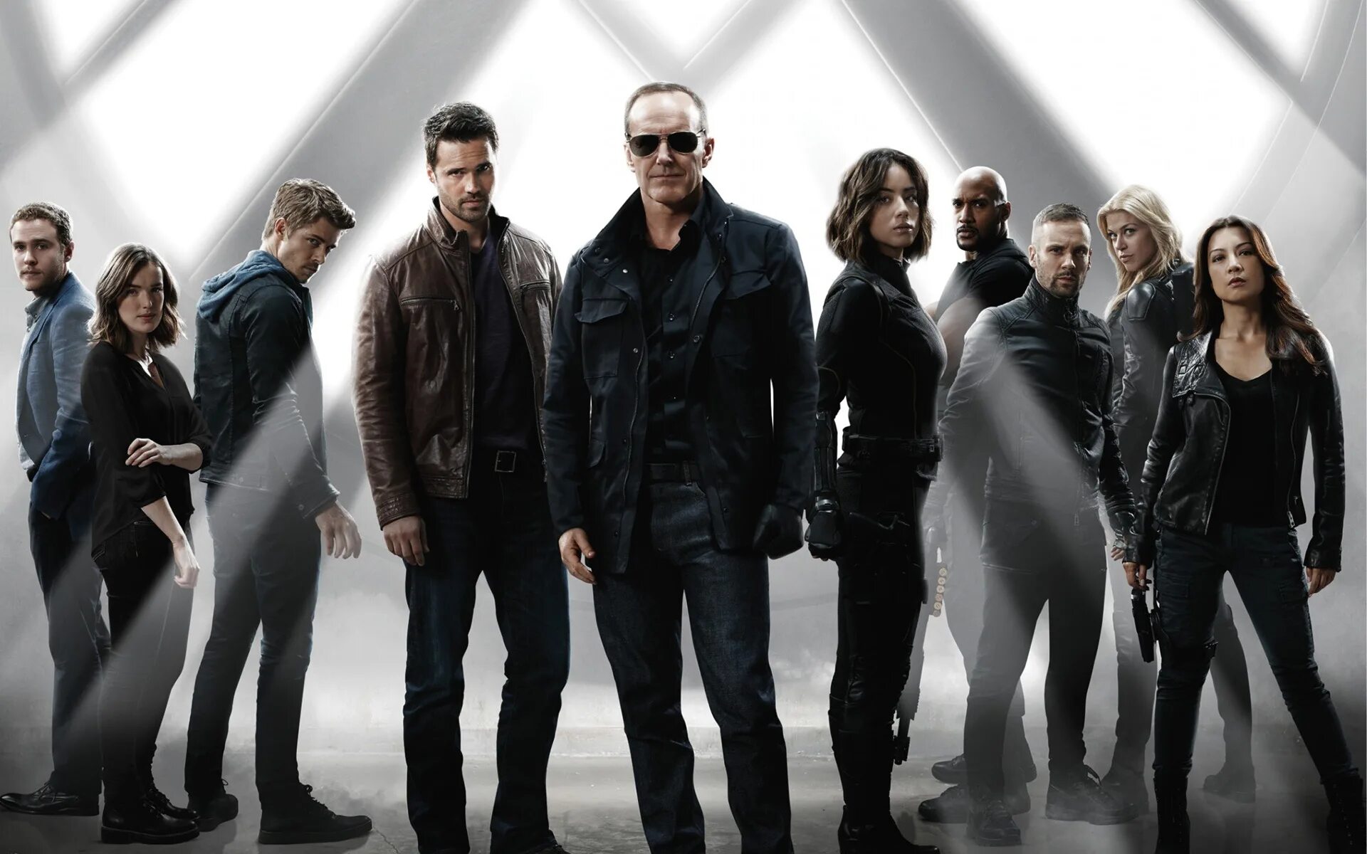 Agent hostname. «агенты «щ.и.т.» (agents of s.h.i.e.l.d., 2013-2025). агенты щит постер.