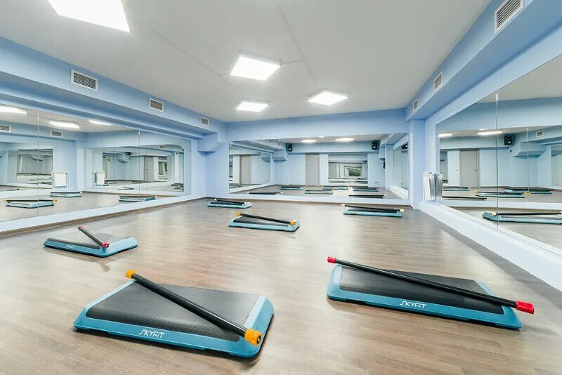 Фитнес дрожжино ул южная. Холл в фитнес клубе. Фитнес дрожжино. Стретчинг что это такое в фитнесе. Ohana бутово бунинская аллея.