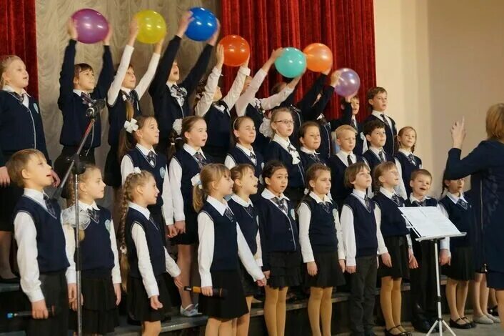 Корякская школа искусств им Кабалевского. Дети поют в школе. Урок пения в школе. Хор детей.