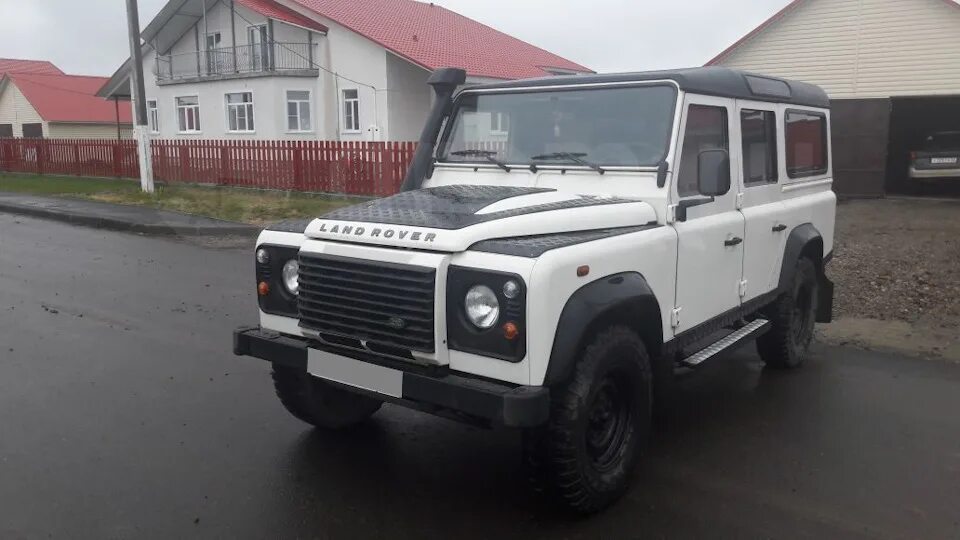 Ice defender. Дефендер 2008. Дефендер 2008 2.4 дизель. Defender 2008. Land Rover Defender 2008 заниженный.