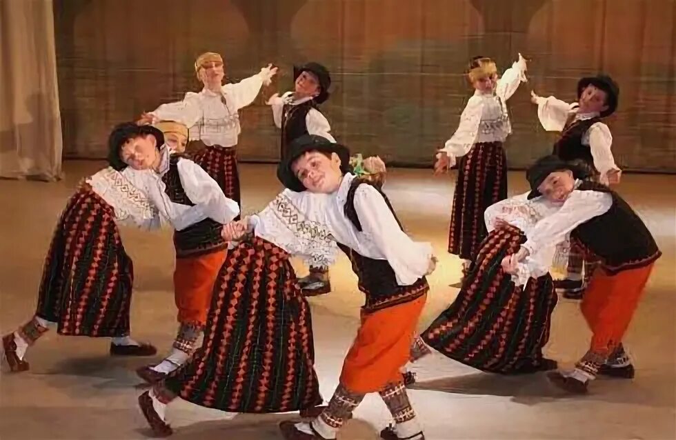 Финский народный танец. Эстонская "полька через ножку". Эстонская полька йоксу. Эстонский национальный костюм. Эстонская полька.