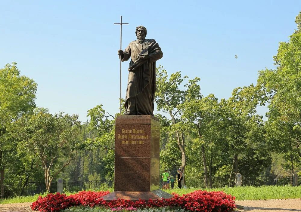Памятник апостолу. Андрей первозванный - памятник на валааме. валаам памятник апостолу андрею первозванному. памятник апостолу андрею на валааме. памятник святому апостолу андрею первозванному.