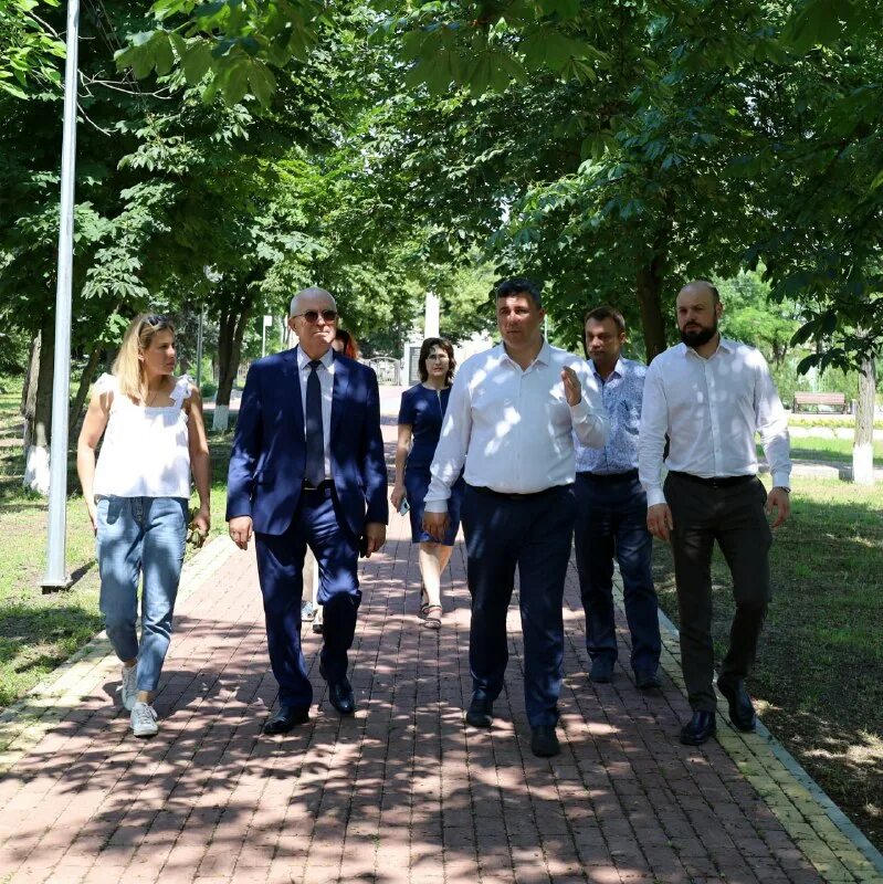 новошахтинск поселок западный. район водострой новошахтинск. ул духанина новошахтинск. новошахтинск новости сейчас. орлов сергей петрович заместитель министра жкх ростовской.