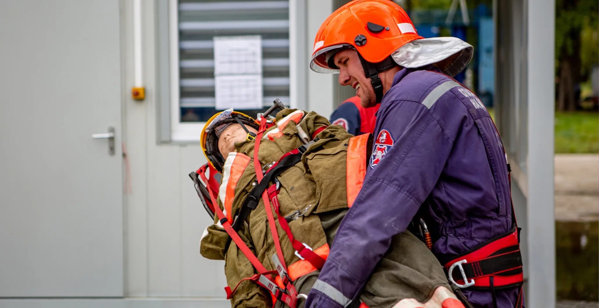 Мчс спасает. Спасатели мчс россии. Спасатель фильм 2006 кадр. Кевин костнер фильм спасатель. Спасатель 2006.