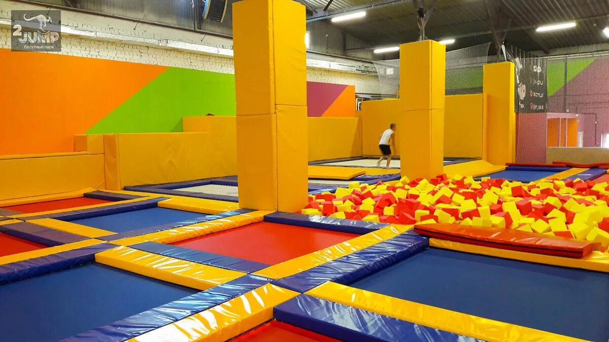 Батутный центр в самаре. Батутный центр 2 jump самара. 2jump в самаре батутный центр. батутный центр джампинг самара. батутная арена самара.