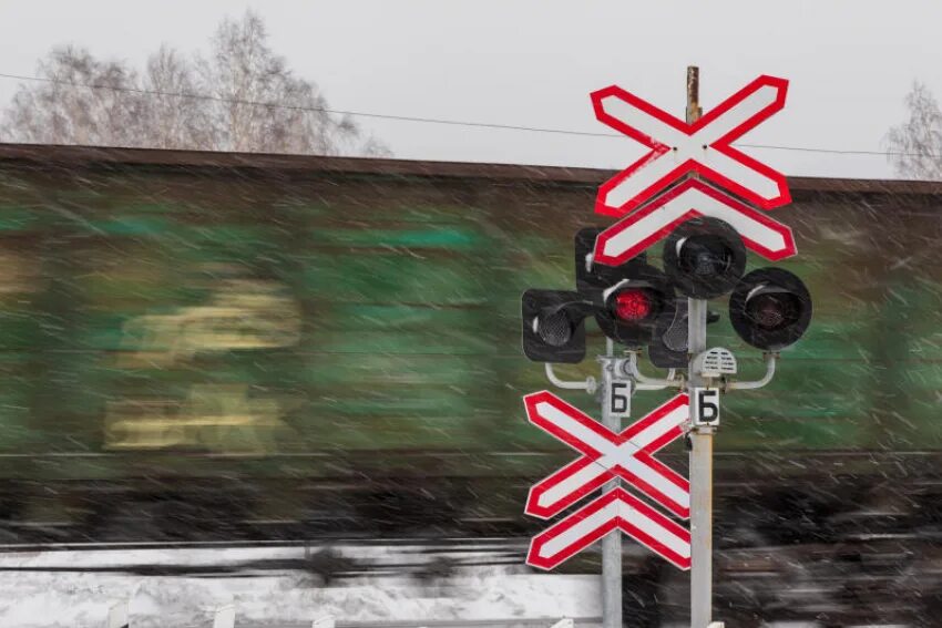 Железнодорожный переезд. ЖД переезд новый. Закрытие ЖД переезда. День безопасности на железнодорожных переездах в 2023 году.