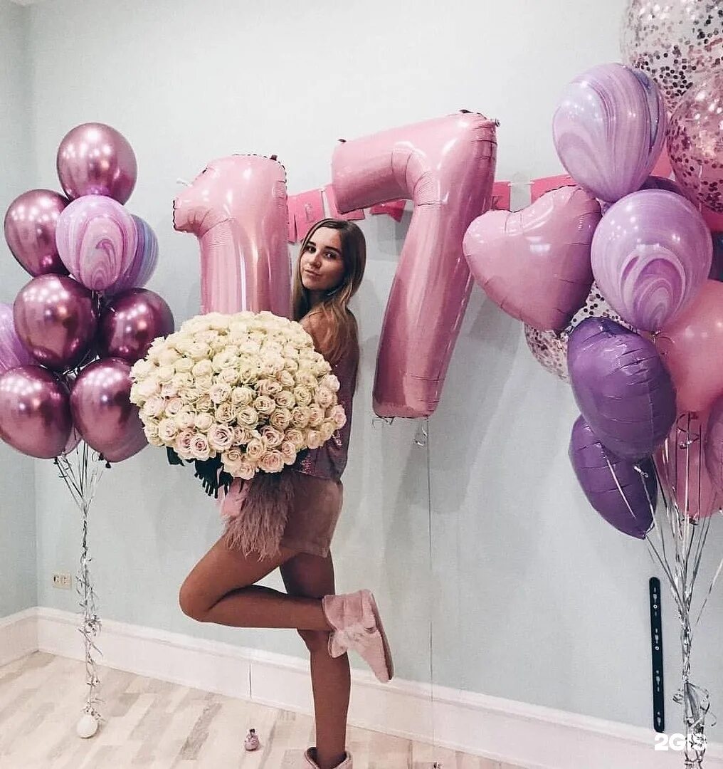 Шары для девушки. Девушка и воздушные шары. Шары на день рождения девушке. Модные воздушные шары.