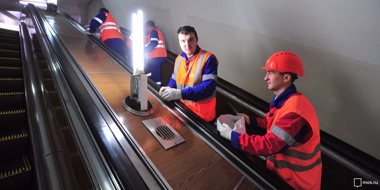 Работа метро 29 30. Эскалаторная служба московского метрополитена. начальник эскалаторной службы московского метрополитена. савкин начальник эскалаторной службы. эскалаторная служба петербургского метрополитена.