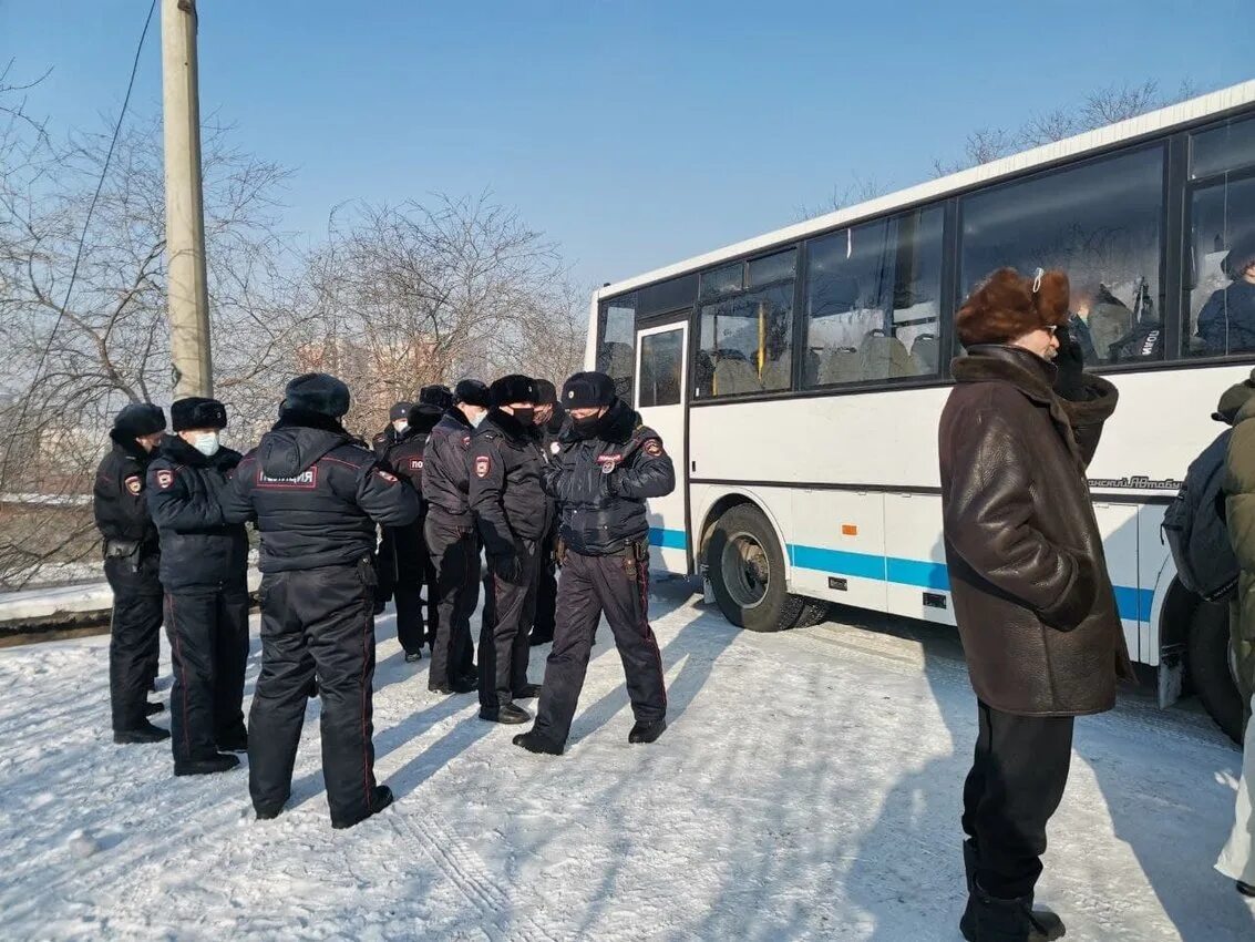 Время в чите 5. Митинг г Чита. Общественный транспорт Чита. Столкновение полиции и митингующих в России. 87 Автобус Чита.