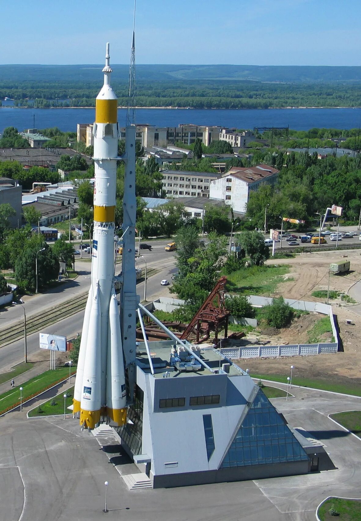 Рос самарской области. Памятник ракетоносителя Союз Самара. Памятный комплекс ракеты-носителя «Союз» памятники Самары. Памятный комплекс ракеты Союз в Самаре. Самара монумент ракеты-носителя «Союз».