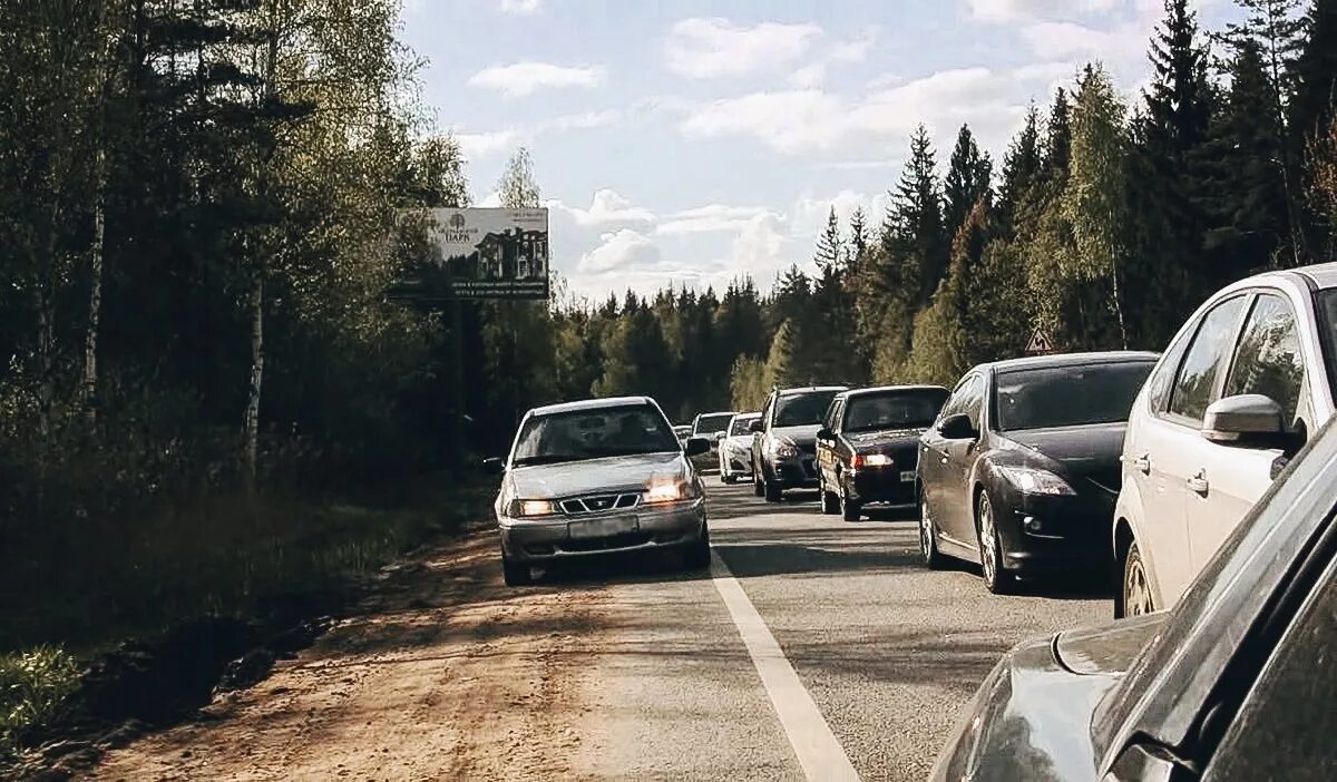 обочина дороги. обочина дороги. нашли труп на обочине дороги вчера позавчера. покос травы на обочине дороги. дом на обочине фильм 2010.
