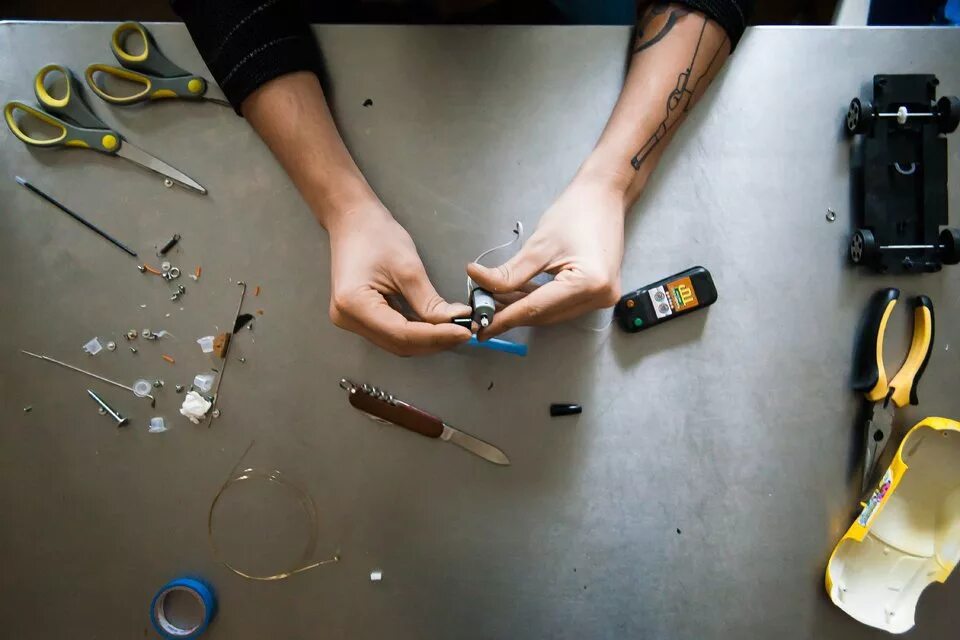 Маленькие тату самодельные. Машинка для татуировок. Как сделать тату машинку. Сделать татуировку без машинки. Сделать татуировку без машинки.