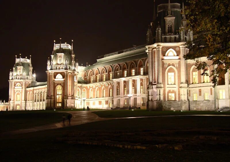 Музей заповедник царицыно верные высказывания. Царицыно (дворцово-парковый ансамбль). Царицыно музей-заповедник вечером. Царицыно музей-заповедник ночью. Усадьба Царицыно ночью.