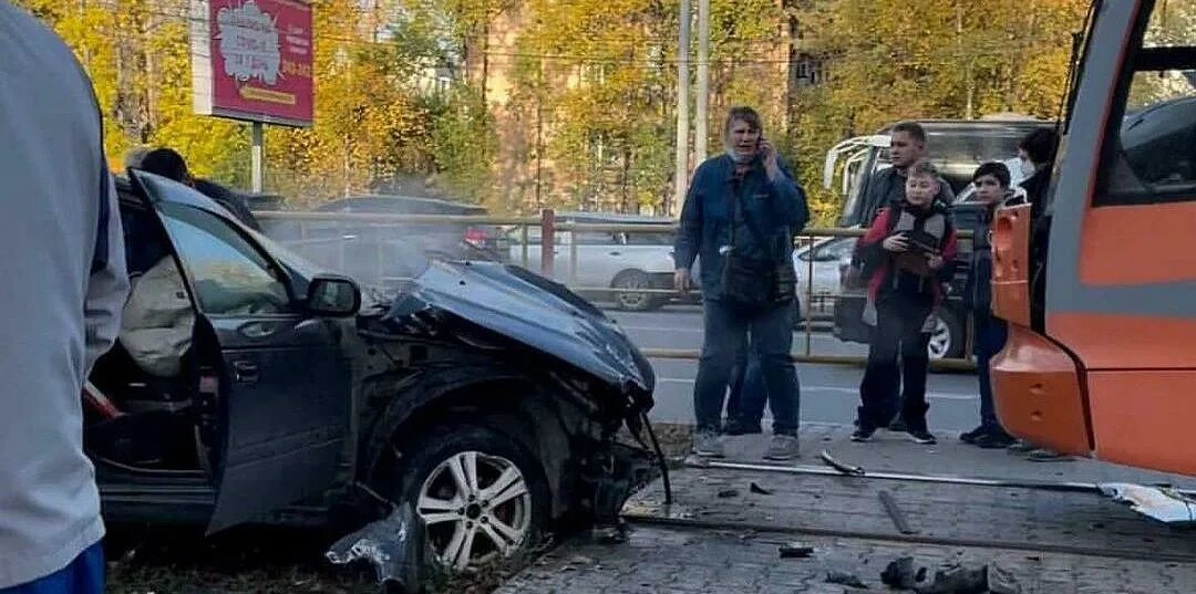 Хабаровск что случилось. Авария в Хабаровске сегодня утром на Краснореченской. Авария в Хабаровске сегодня 29 апреля на Краснореченской. ДТП В Хабаровске сегодня на Краснореченской. Авария на Краснореченской Хабаровск сегодня.