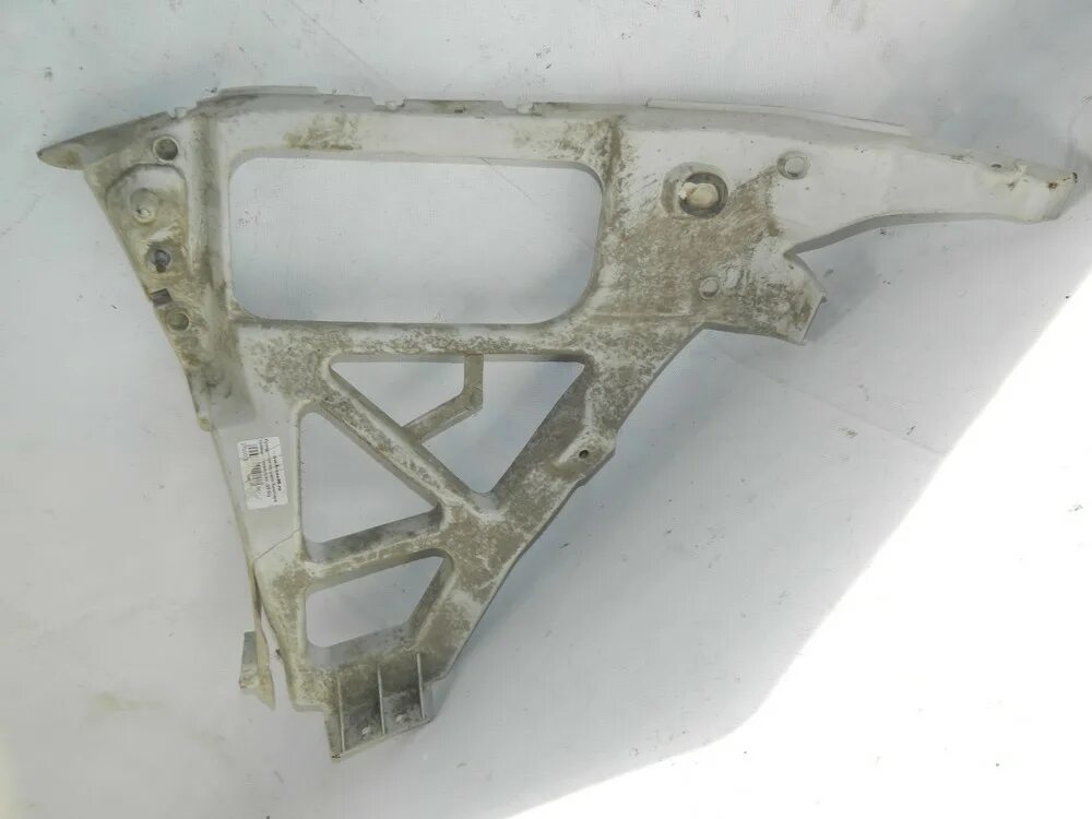 кронштейн заднего бампера форд фокус 2 рестайлинг. кронштейн переднего крыла форд фокус 2 рестайлинг. кронштейн заднего бампера фокус 2. кронштейн крепления бампера форд фокус 2 задний. кронштейн переднего бампера форд фокус 2.