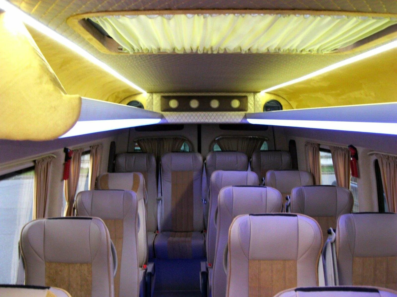 Микроавтобусы мерседес салон. Mercedes sprinter lux салон. мерседес спринтер турист люкс. мерседес спринтер пассажирский люкс. mercedes benz sprinter люкс микроавтобус.