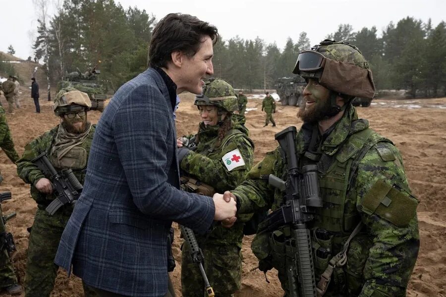 Солдат Канады. Канадские войска. Канадская армия. Форма вс Канады. Продлили ли армию