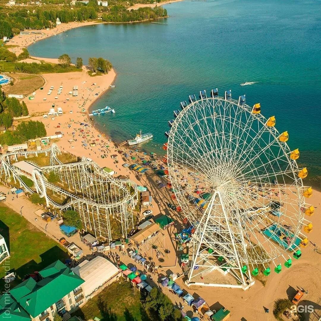 Золотые пески бостери. Иссык-куль колесо обозрения. киргизия иссык-куль бостери. иссык куль колесо обозрения бостери. озеро иссык-куль золотые пески.