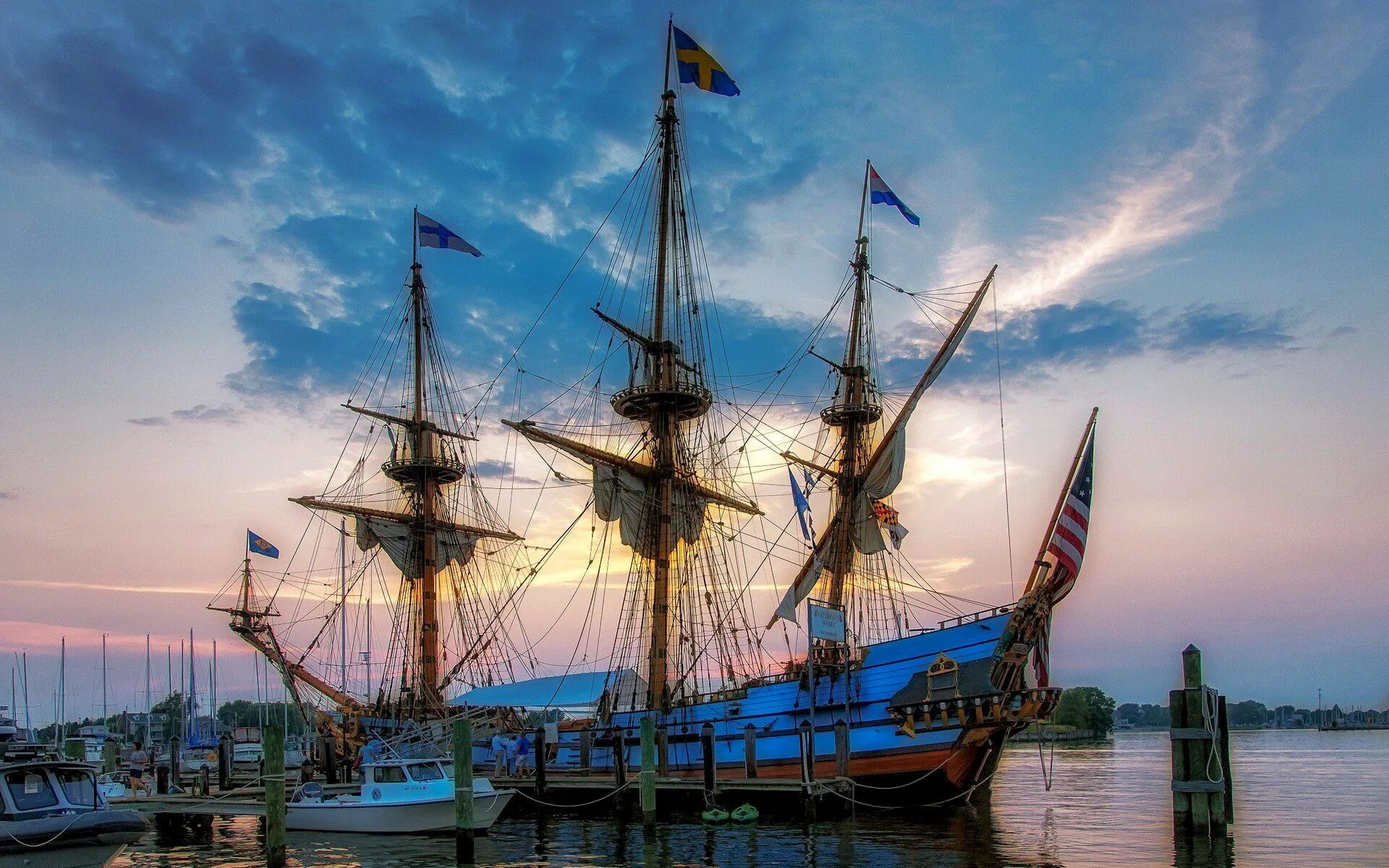 Парусник hms surprise. Старинный парусник 6. Старинный парусник 6. Парусный корабль. Бриг фрегат галеон.