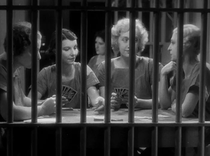 Prison lady. Prison lady. Женщина надзиратель. Prison lady. Красивая девушка за решеткой.