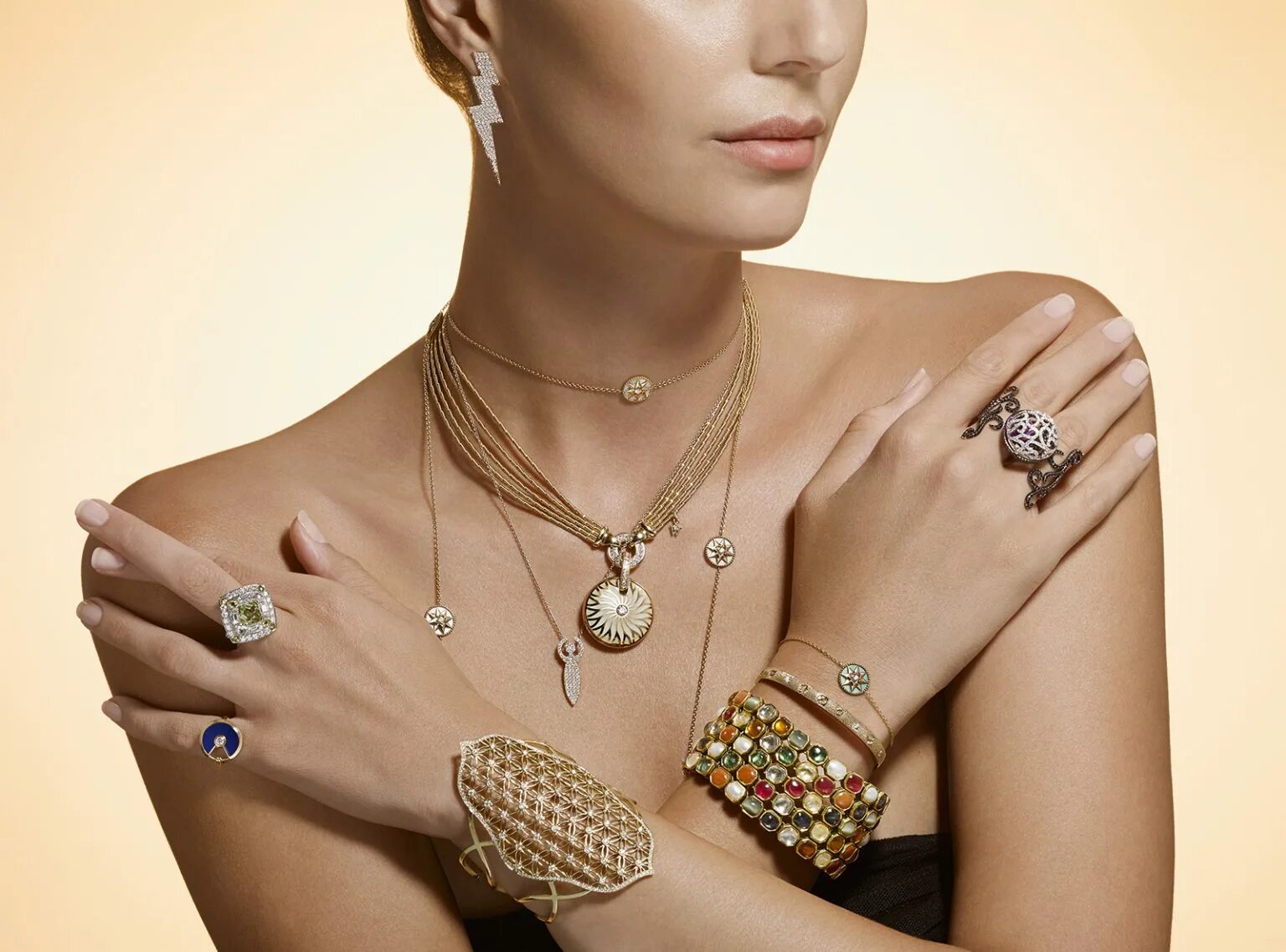 украшения диор 2023. драгоценности cartier. ювелирные украшения одежда. ювелирные украшения одежда. ювелирные украшения одежда.