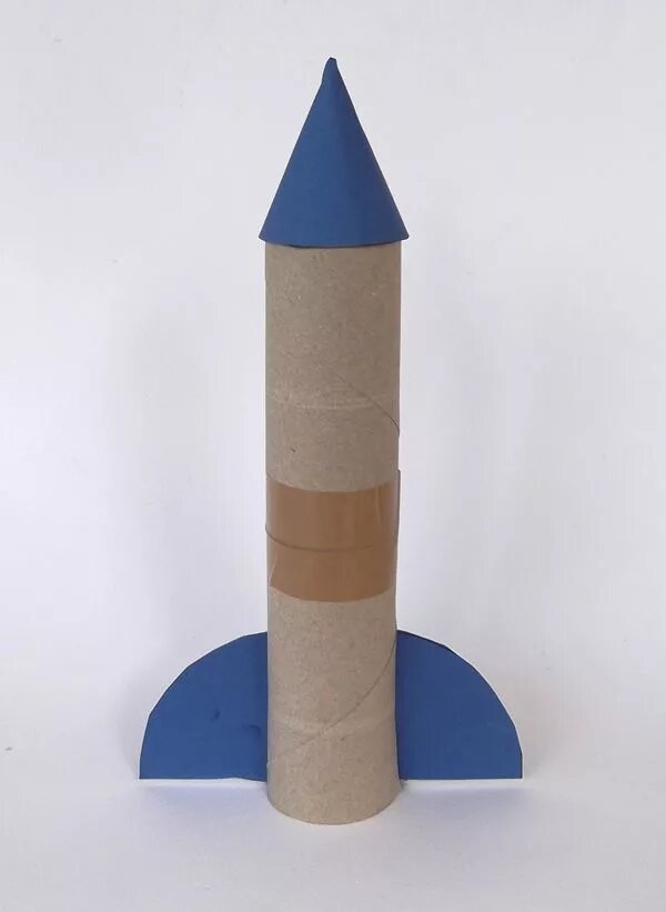 Макет ракеты из картона. Макет ракеты. Модель ракеты из картона. Ракета поделка.