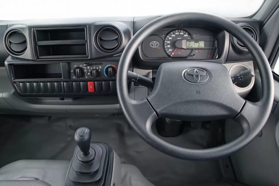 Панель тойота дюна. Toyota dyna 6500. Toyota dyna 2006. Тойота дюна торпеда. Toyota dyna van салон.