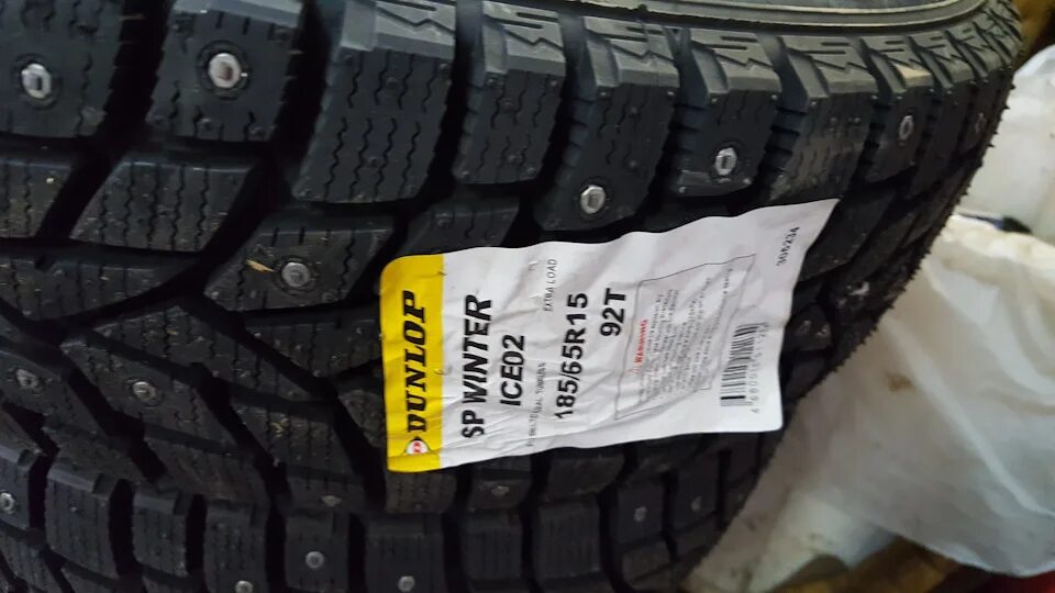 Данлоп сп айс. Dunlop SP Winter Ice 03. Dunlop SP Winter Ice 02 195/65 r15. Dunlop 185/65r15 92t SP Winter Ice 02 шип. Dunlop SP Winter Ice 02 215/70 r16.