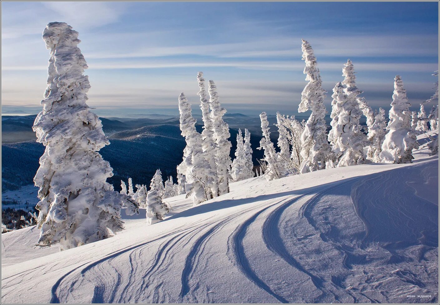 Горная шория шерегеш. Где всегда холодно зимой и летом. Девушке холодно. Где всегда холодно зимой и летом. Летом жарко зимой холодно.