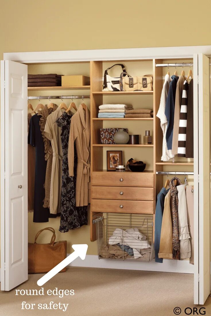 Шкафы какое удобно. Удобный шкаф для одежды. Шкаф для одежды встроенный. Гардероб в прихожую. Вместительный шкаф для одежды.