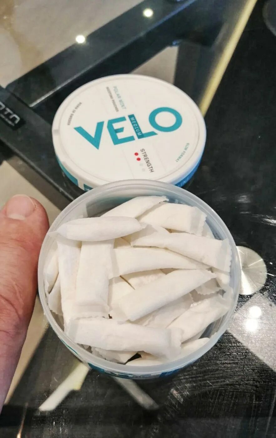 Никотиновый пауч. Velo снюс. Никотиновые паучи velo. Vello табак снюс. Никотиновые подушечки снюс.