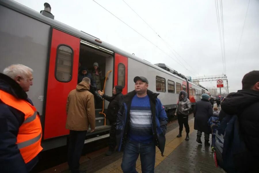 Поезд Орлан Челябинск. Орлан поезд Екатеринбург. Поезд Орлан Челябинск Екатеринбург. Электричка Орлан Екатеринбург Челябинск.