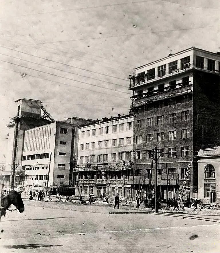 Проспект ленина 41 екатеринбург. Толмачева ленинский проспект. Толмачева ленина екатеринбург. Ленина 41 екатеринбург организации. Здание обкома в екатеринбурге.