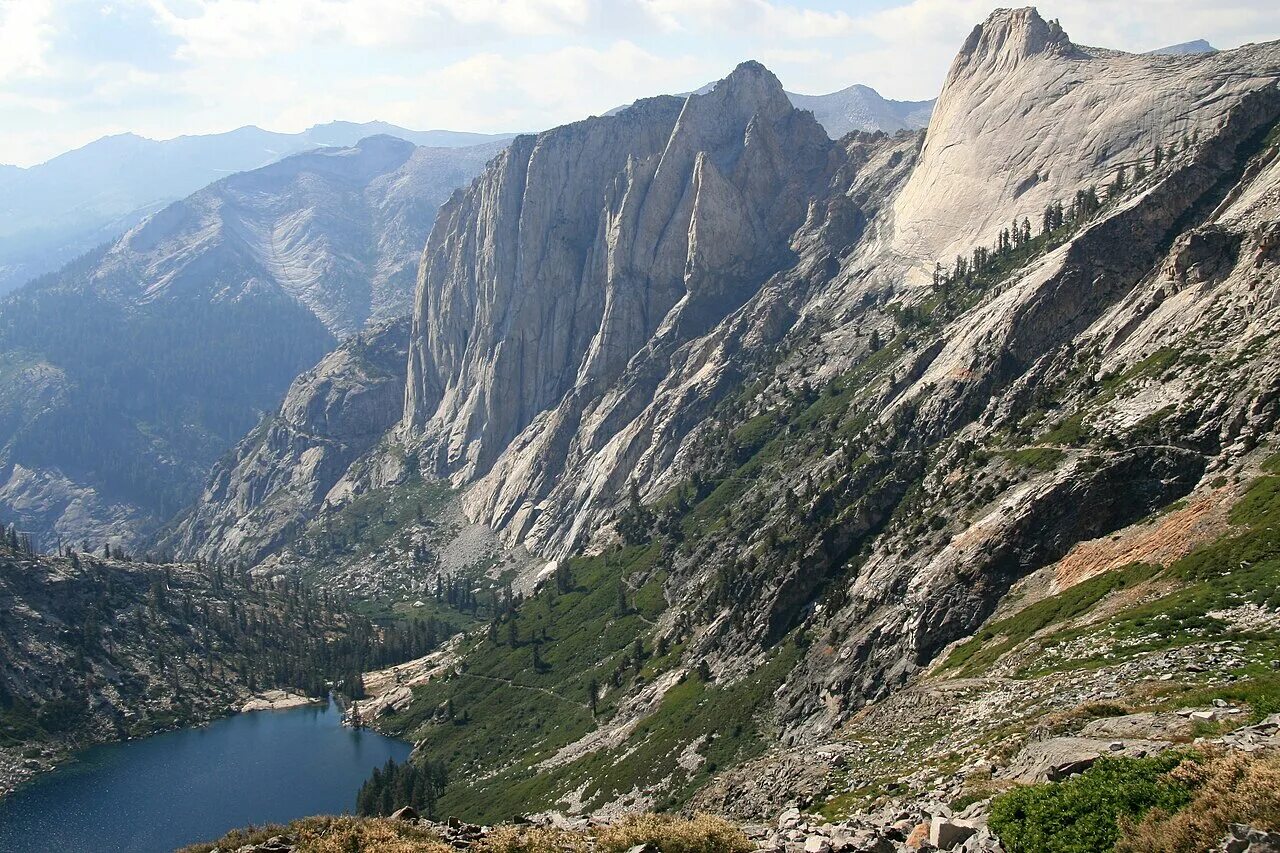 Разрыв гора. Гамильтон (Невада). Хай Сьерра. Высокая Сьерра место. Sequoia National Park California.