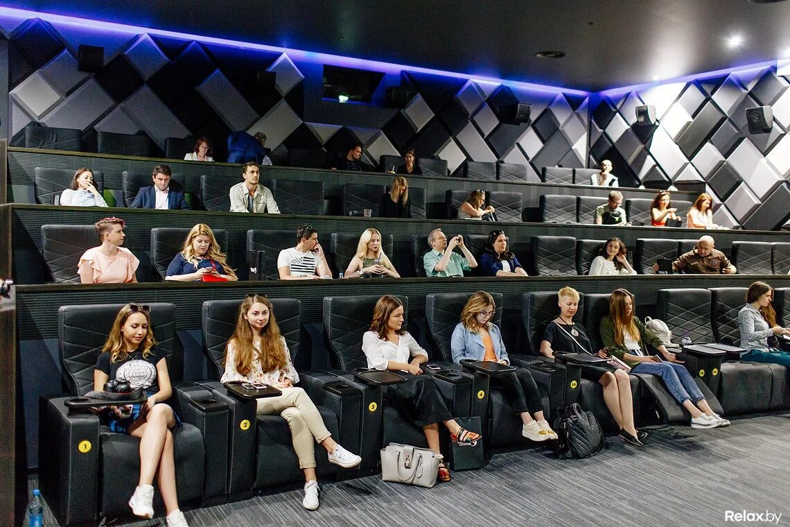 Кинотеатр сильвер скрин минск. Silver screen dana mall vip зал. Петра мстиславца, 11. Moon dana mall. Релиз парк зеленоград vip зал.
