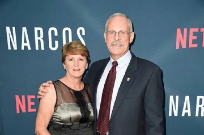 Нарко стив мёрфи. Стив мёрфи агент. Стив мерфи и хавьер пенья нарко. Стив мерфи. Стив мерфи.