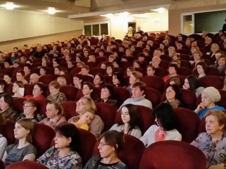 Кинотеатр костино. Королева кинотеатр костино. Деловой и культурный центр «костино». Расписание занятий. Костино кинотеатр кинозал.