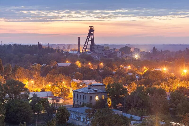 Средне донецк. Терриконы Донбасса панорама. Терриконы в Луганской области Кировск. Донецк степь Терриконы. Терриконы Донбасса Шахты.