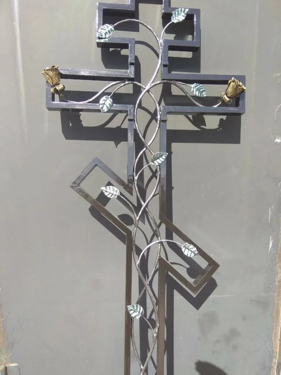 Крест Могильный кованый. Крест Могильный металлический православный. Православный кованый Могильный крест. Кованые кресты. Железные кресты на могилу фото