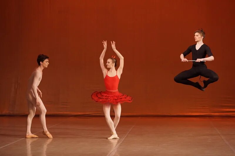 современный театр. детская современная хореография. современный танец модерн. спектакль современного танца. актерское мастерство в хореографии.