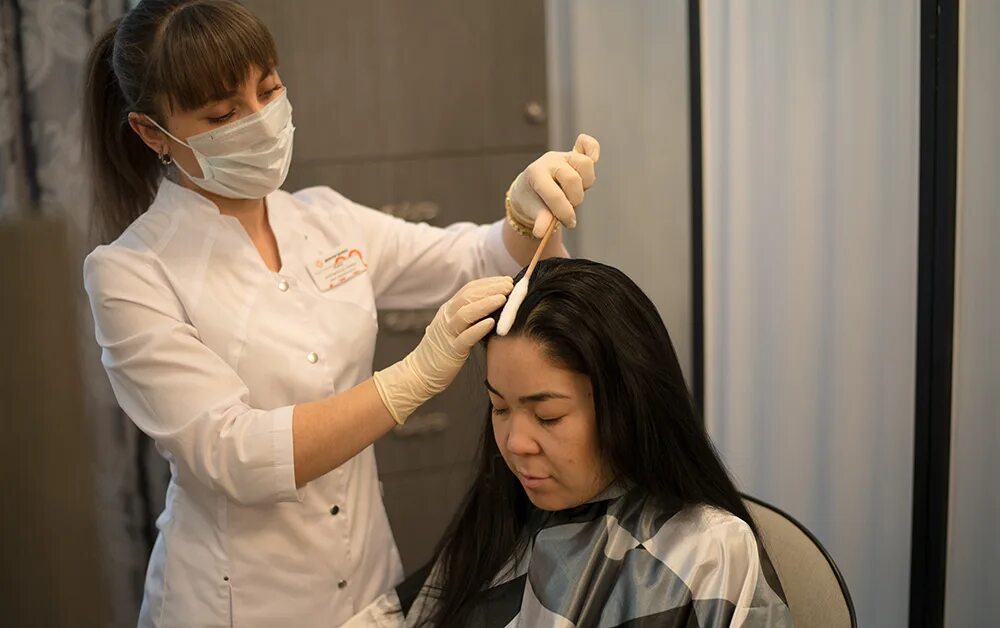 Криотерапия волосистой части головы. Криомассаж волосистой части кожи головы. Криомассаж головы жидким азотом.