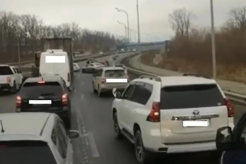 Водитель владивосток москва. Полиция владивосток. Пробка на дороге. Водитель владивосток москва. Водитель владивосток москва.