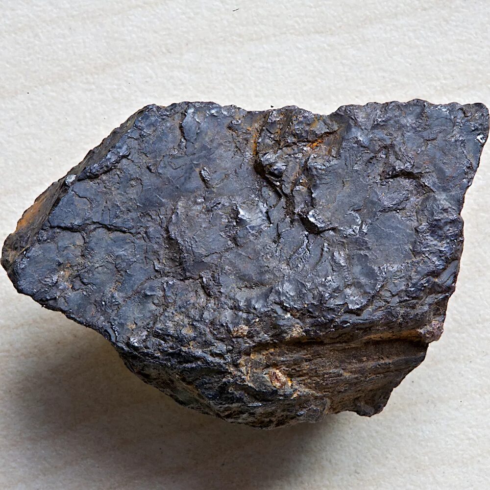 Минералы руды горные породы. Железняк магнетит. Магнетит минерал. Магнитный Железняк (руда магнетит fe2o4). Магнетит Горная порода.